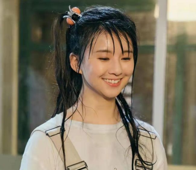 杨丽萍外甥女小彩旗发福得快认不出 在英国独居