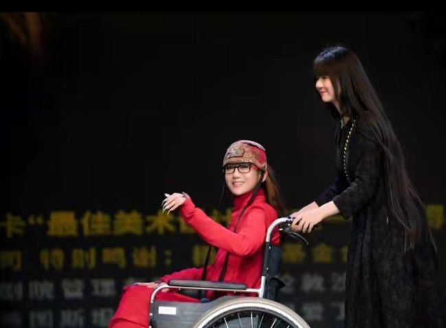 杨丽萍外甥女小彩旗发福得快认不出 在英国独居