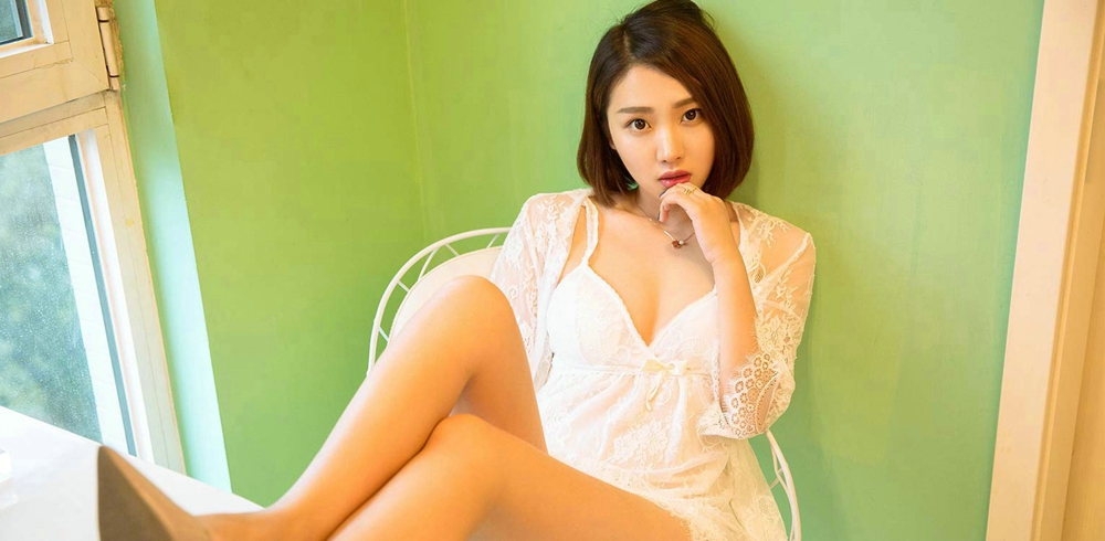 嫩模雨夕白色蕾丝睡裙秀豪乳翘臀极致诱惑写真