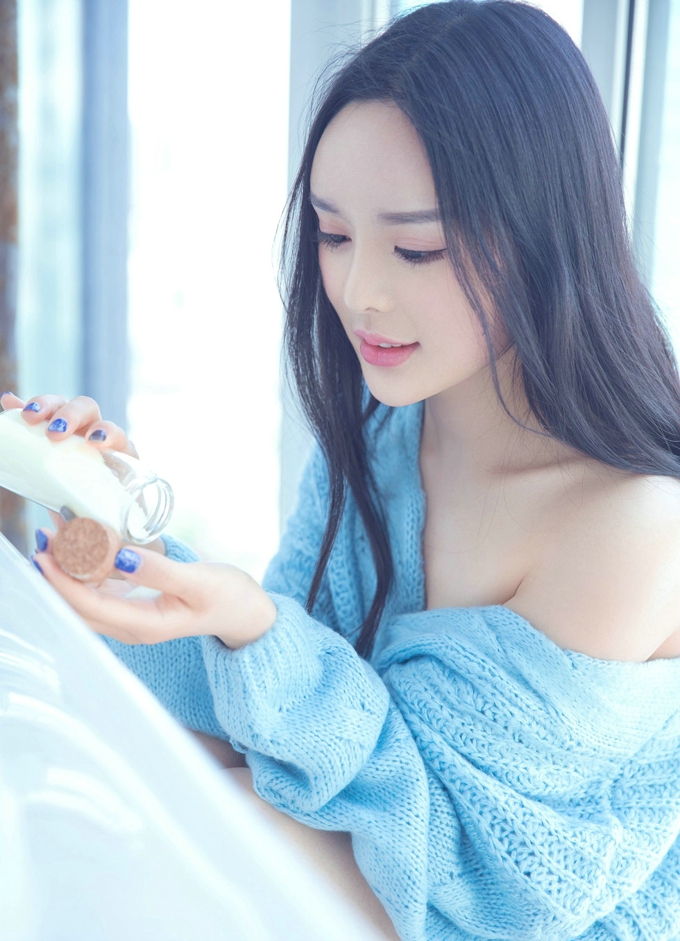 嫩模晓迪居家私房内衣系列秀完美身材香艳迷人写真