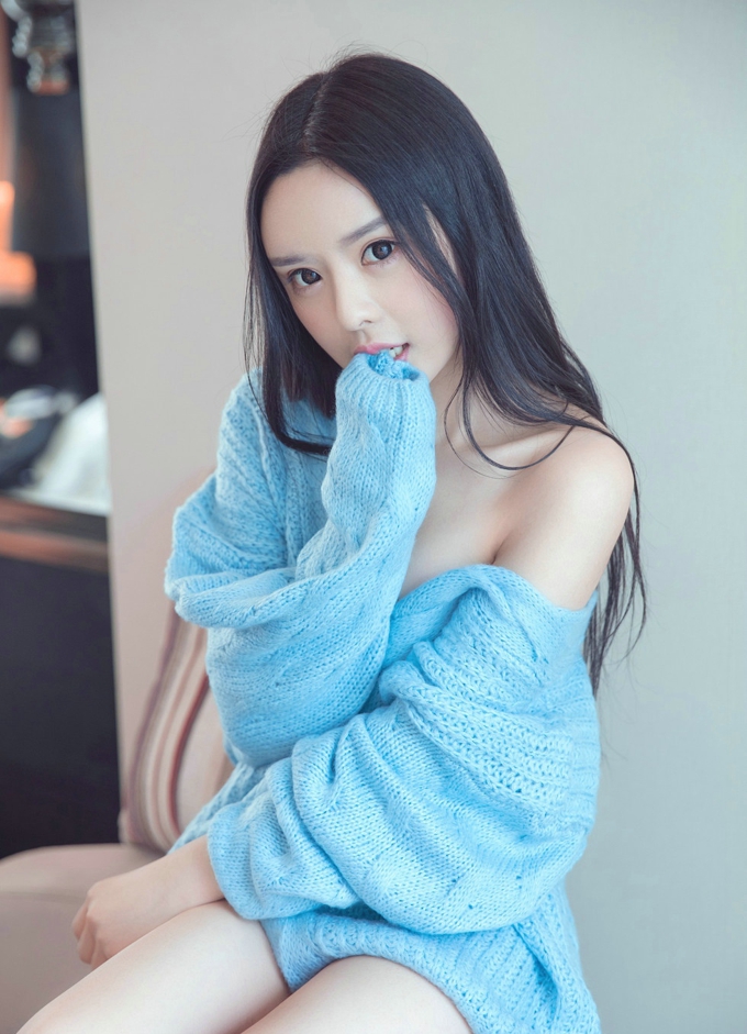 嫩模晓迪居家私房内衣系列秀完美身材香艳迷人写真