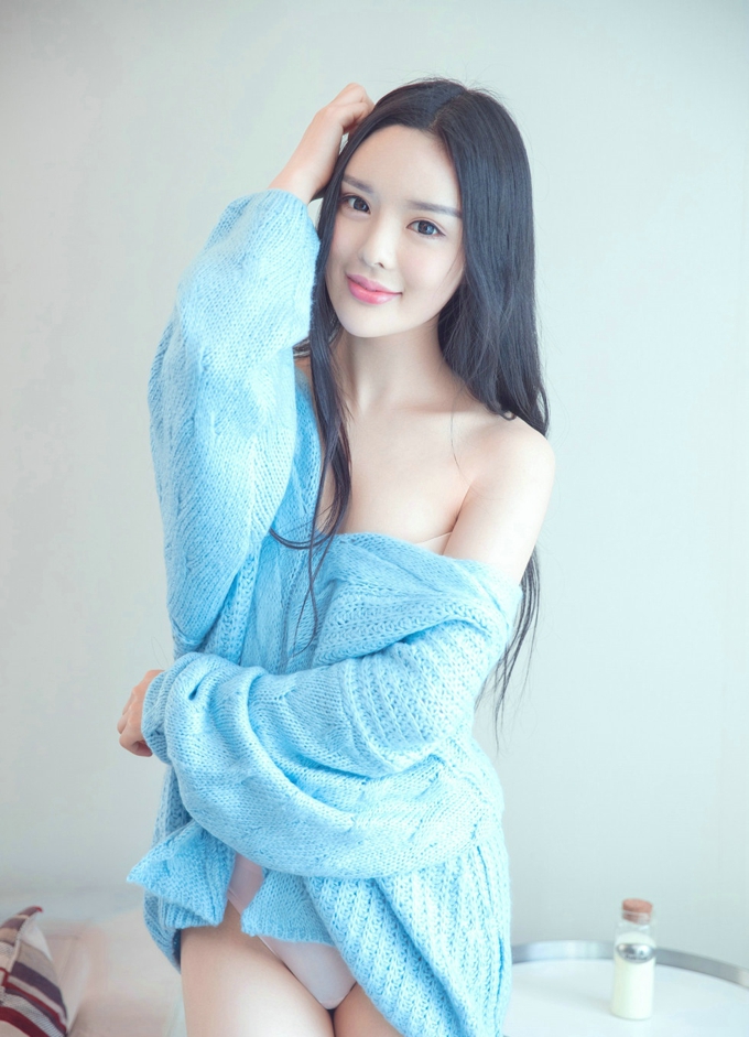 嫩模晓迪居家私房内衣系列秀完美身材香艳迷人写真