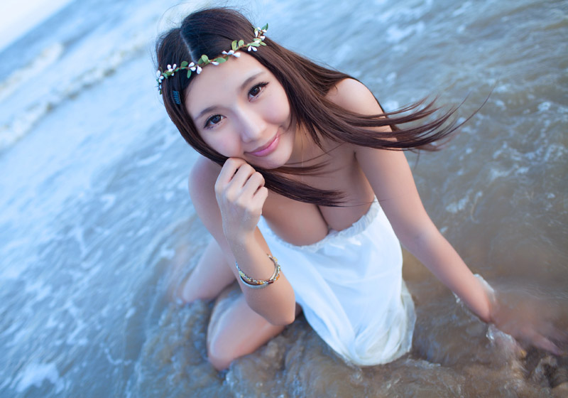 超级巨乳女神海边写真性感火爆迷人