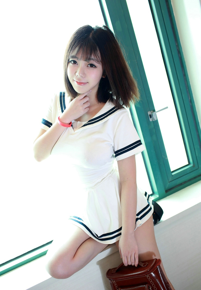 巨乳嫩模刘飞儿Faye脱海军制服秀美乳诱惑写真