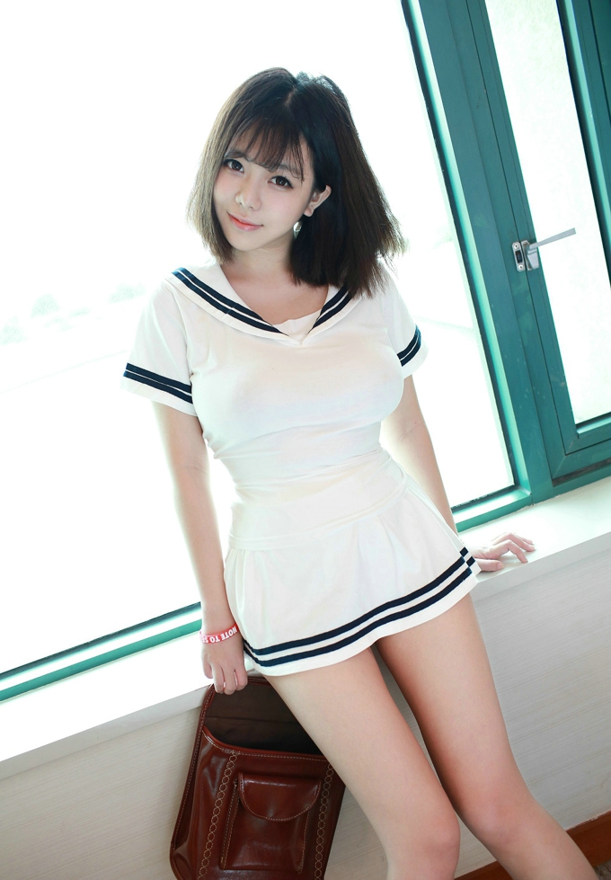 巨乳嫩模刘飞儿Faye脱海军制服秀美乳诱惑写真