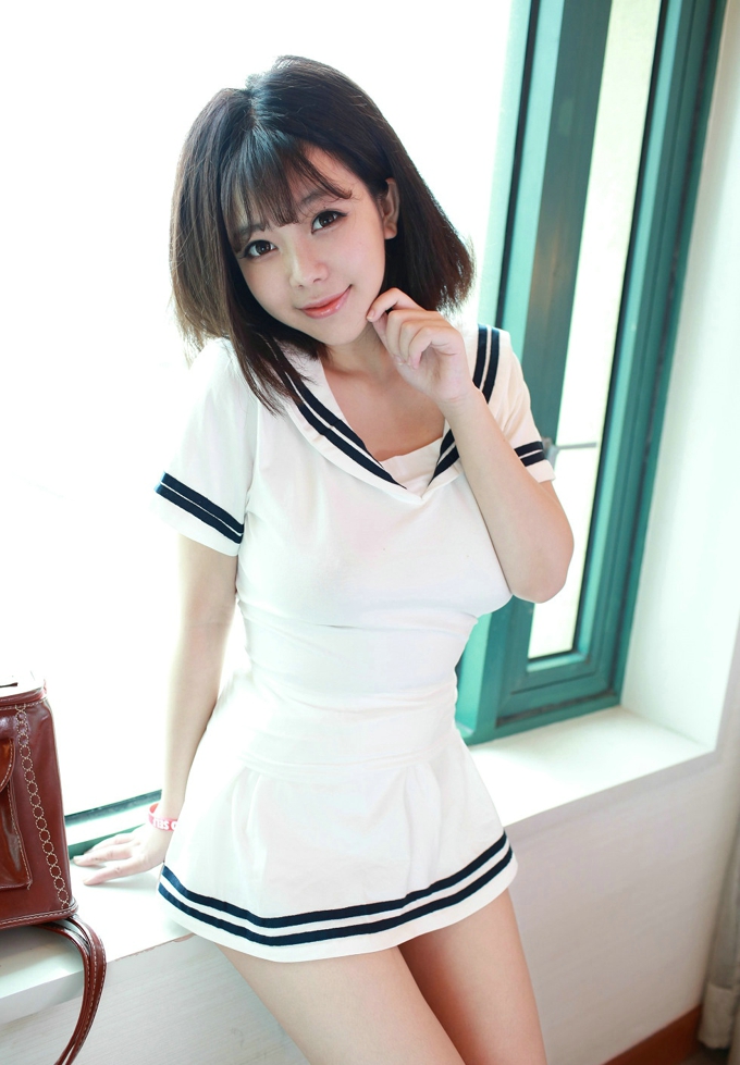 巨乳嫩模刘飞儿Faye脱海军制服秀美乳诱惑写真