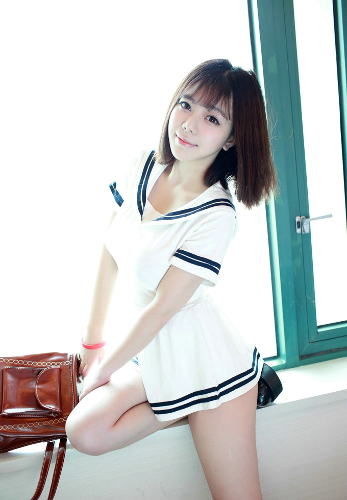 巨乳嫩模刘飞儿Faye脱海军制服秀美乳诱惑写真