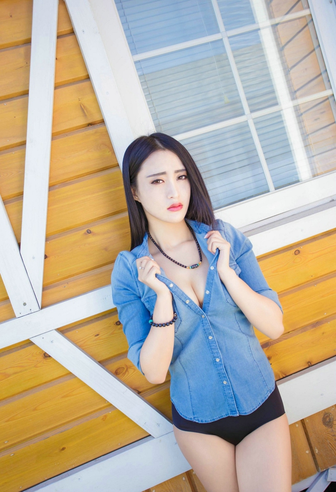内地嫩模lucky咏丹修长美腿诱惑妖娆娇嫩俏丽性感内衣系列写真