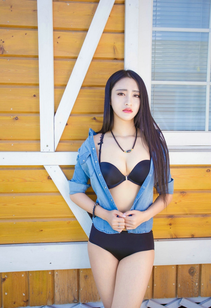 内地嫩模lucky咏丹修长美腿诱惑妖娆娇嫩俏丽性感内衣系列写真