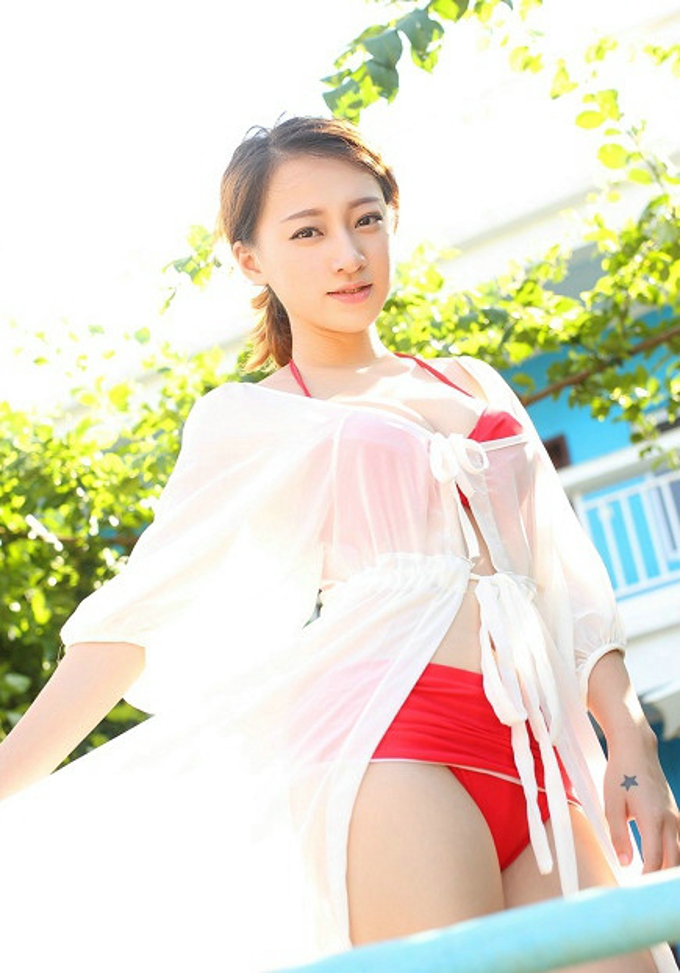 嫩模丽莉Lily红色内衣秀丰满身材性感写真