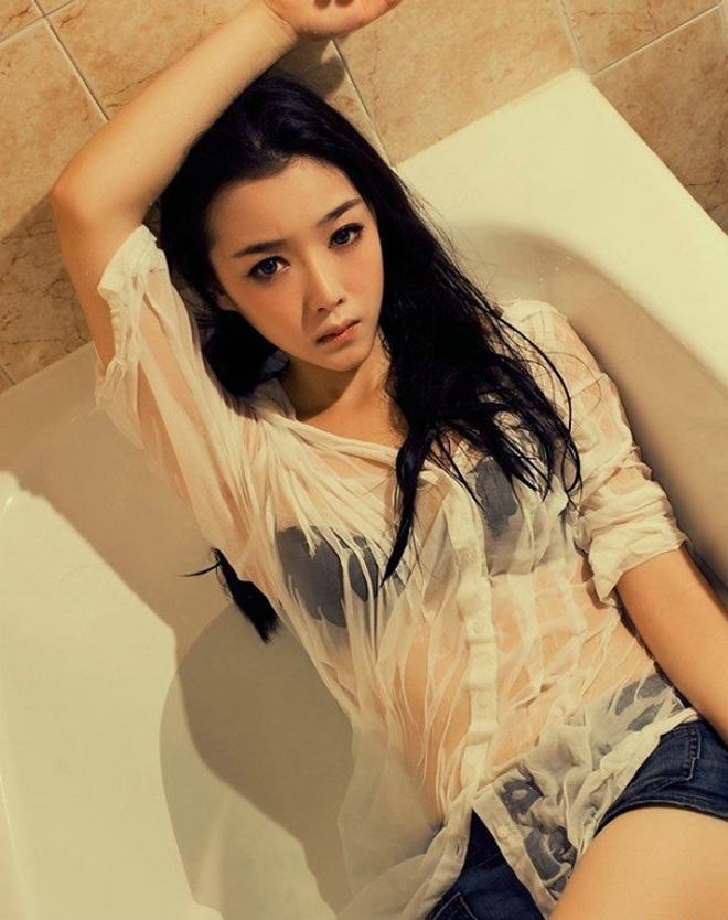 曲线若隐若现性感娇艳火辣美女浴室湿身娇嫩诱惑私房写真
