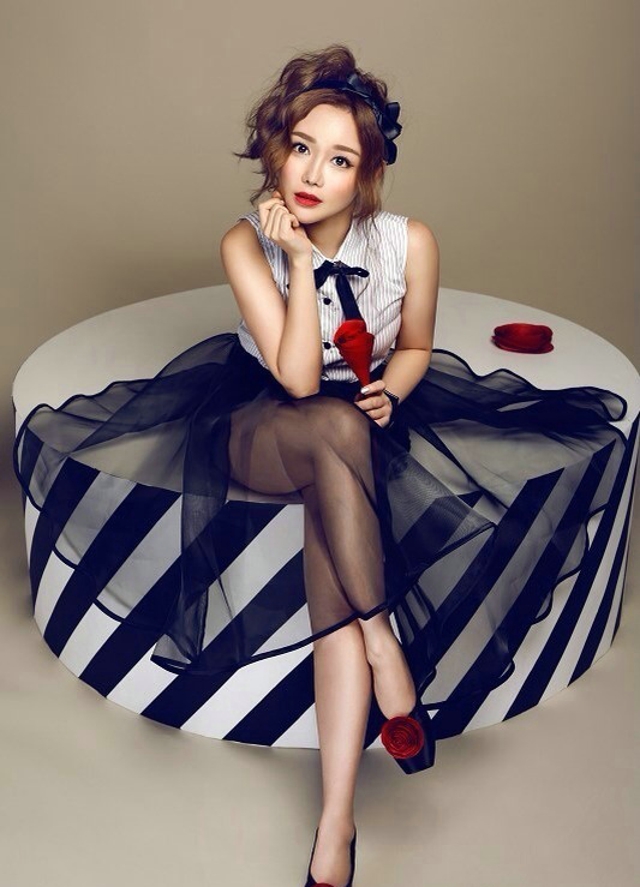 美女校花成熟得体粉嫩美胸极致性感诱惑写真