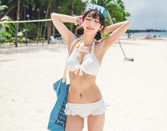比基尼马甲线骨感美女沙滩写真