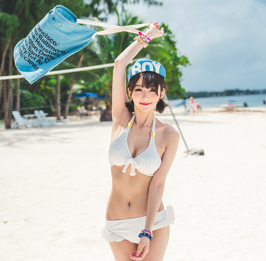 比基尼马甲线骨感美女沙滩写真