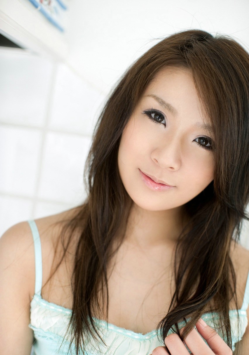 性感美女御姐愛內梨花美胸阳光诱人写真
