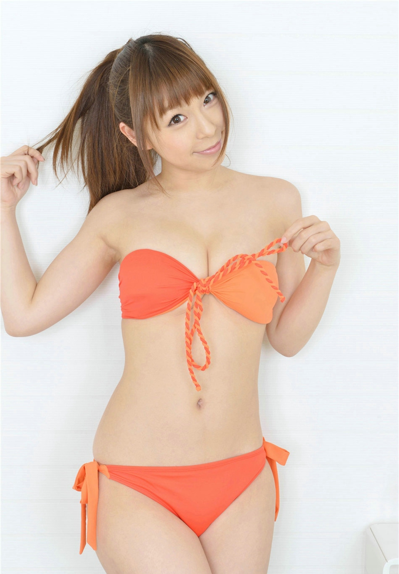 丰满日本美女比基尼爆乳肥臀肉感十足
