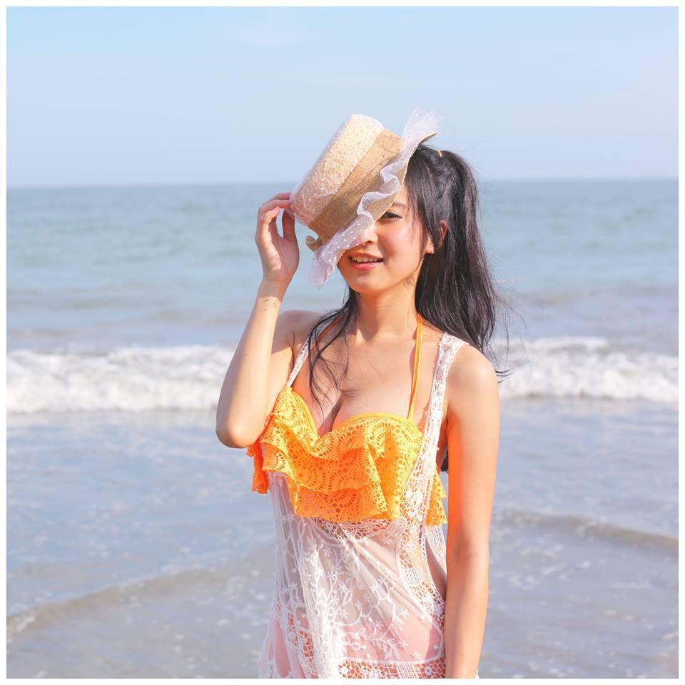 明媚无辜的电眼美女孟洁Candy性感写真