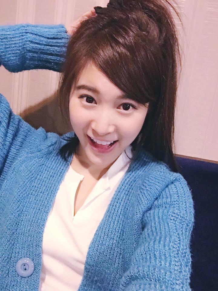 明媚无辜的电眼美女孟洁Candy性感写真