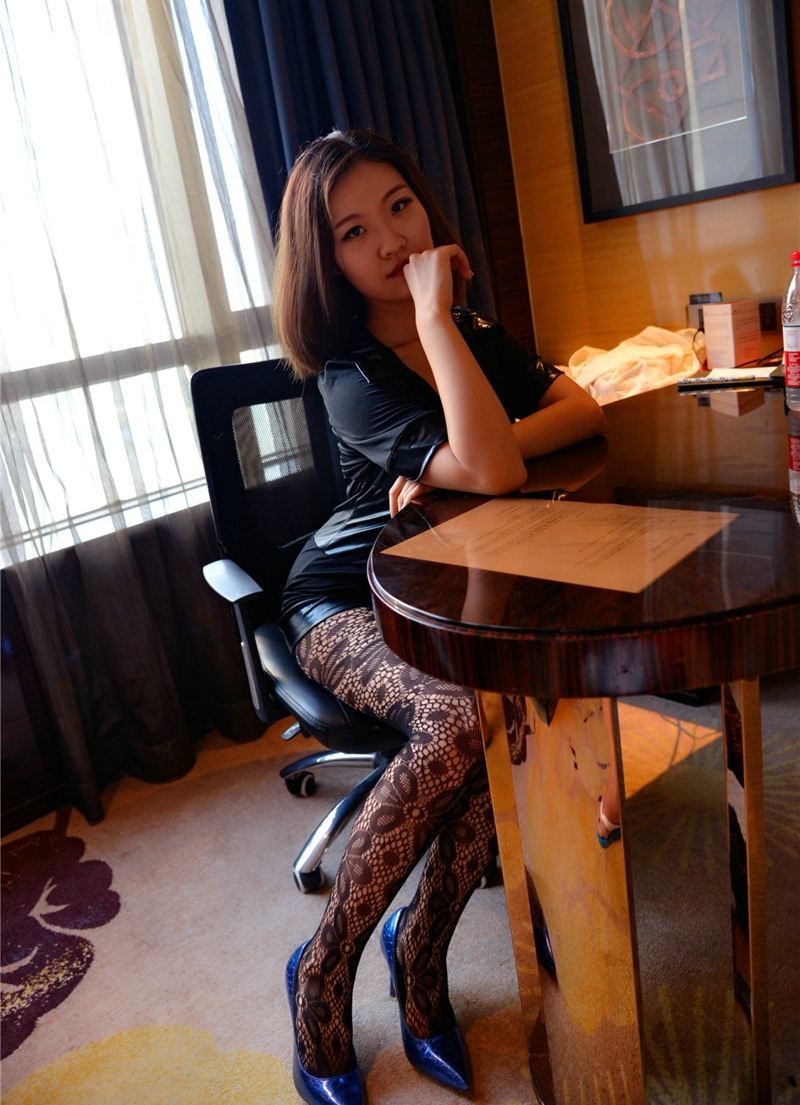 性感美女黑丝短裙写真诱惑迷人写真
