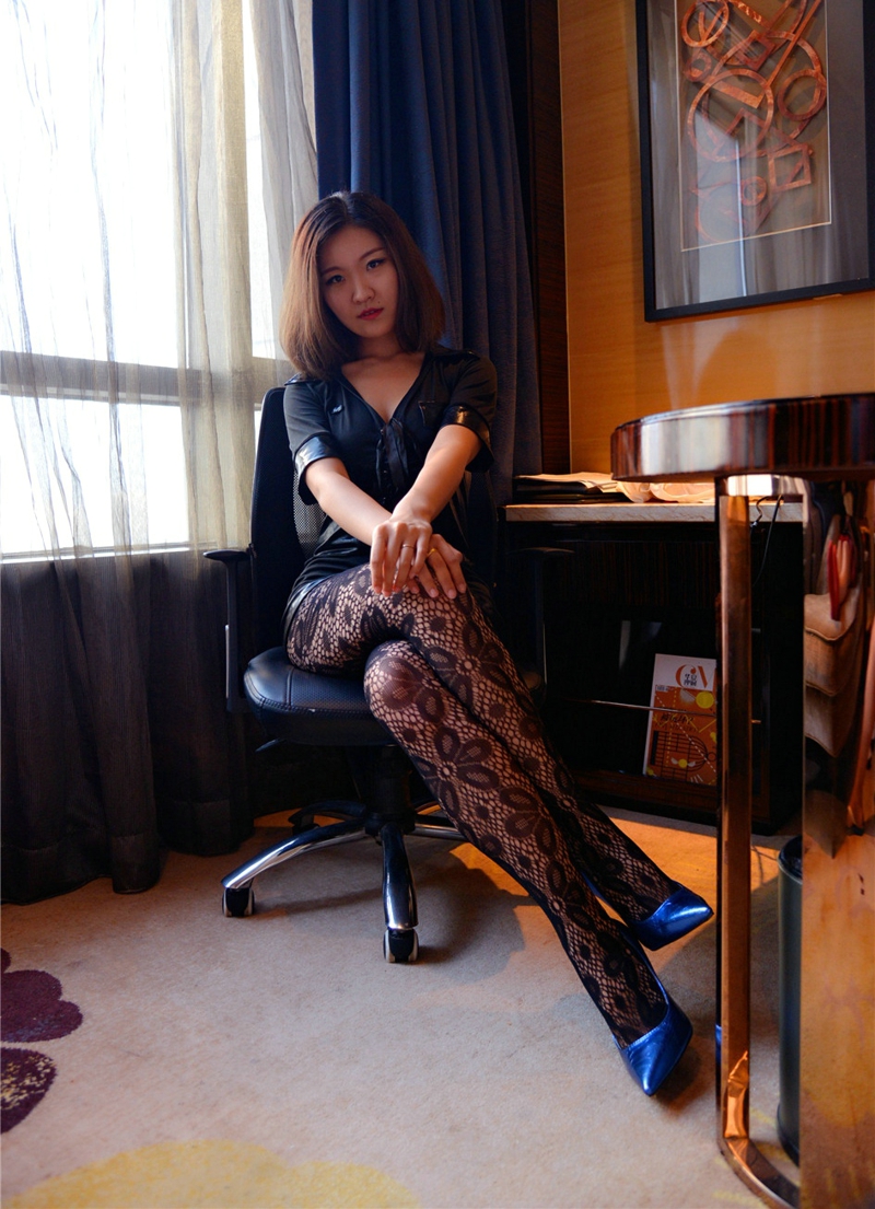 性感美女黑丝短裙写真诱惑迷人写真