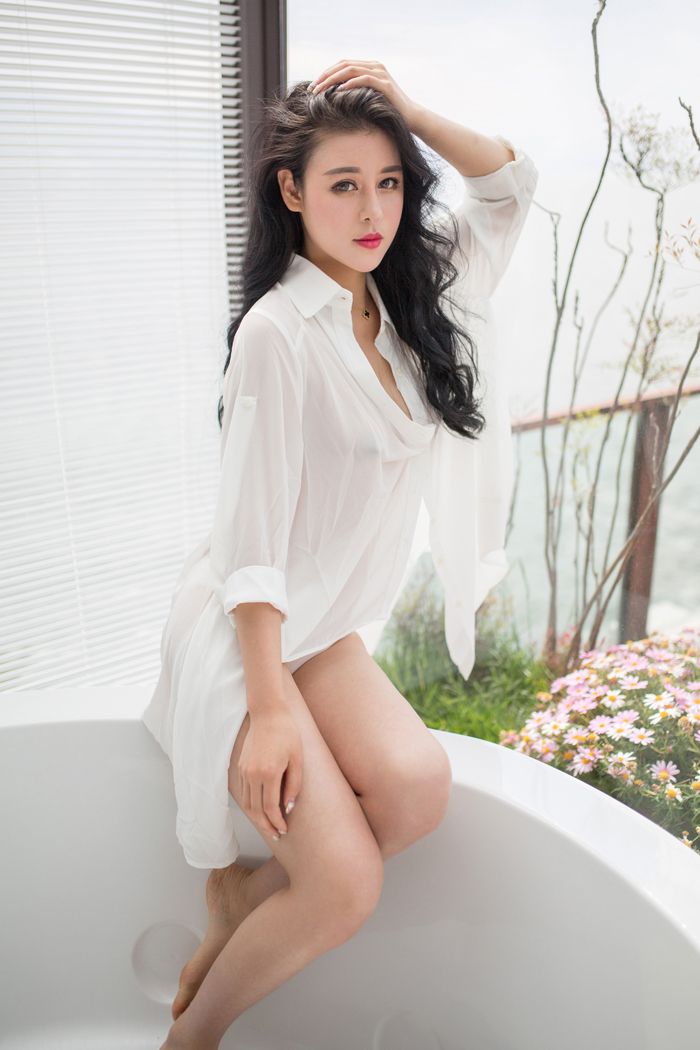 性感女神叶佳颐私房内衣美乳诱惑写真