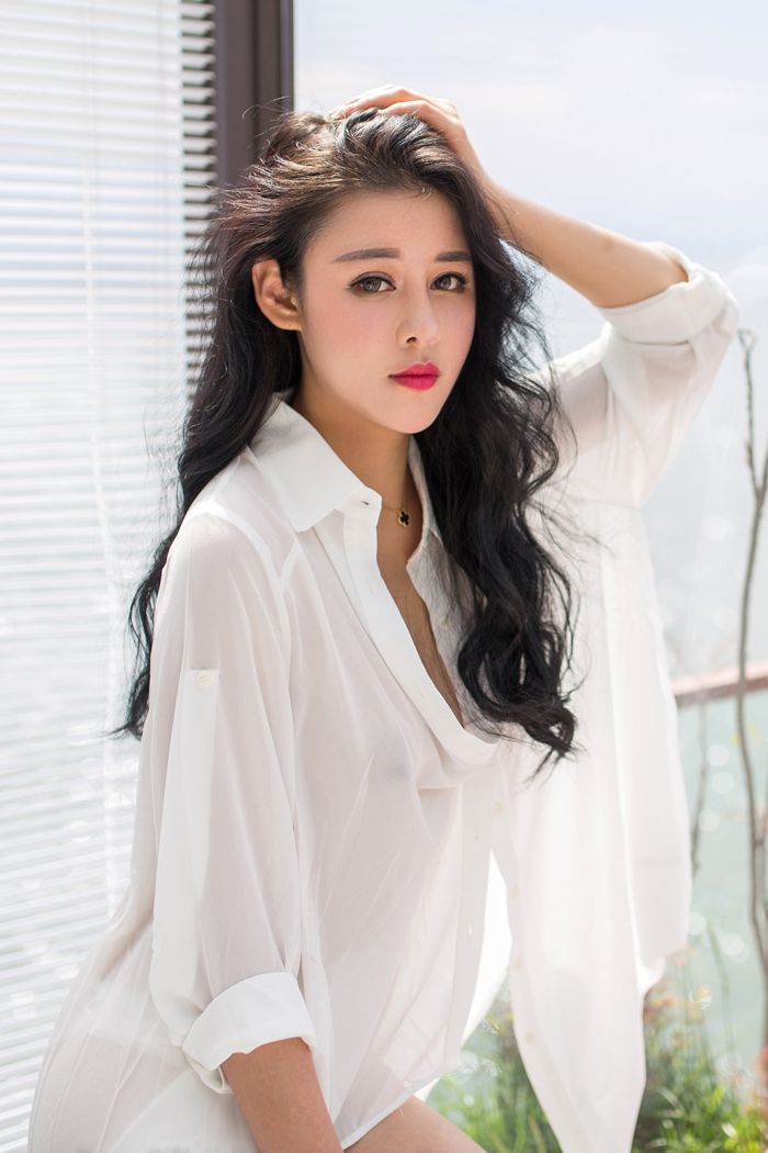 性感女神叶佳颐私房内衣美乳诱惑写真