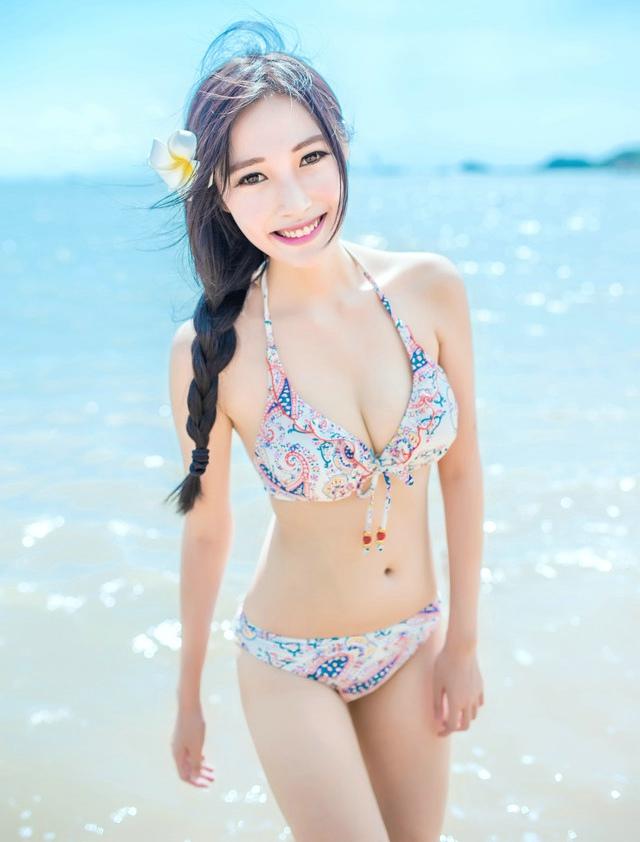 清新美女沙滩比基尼性感写真笑容甜美迷人