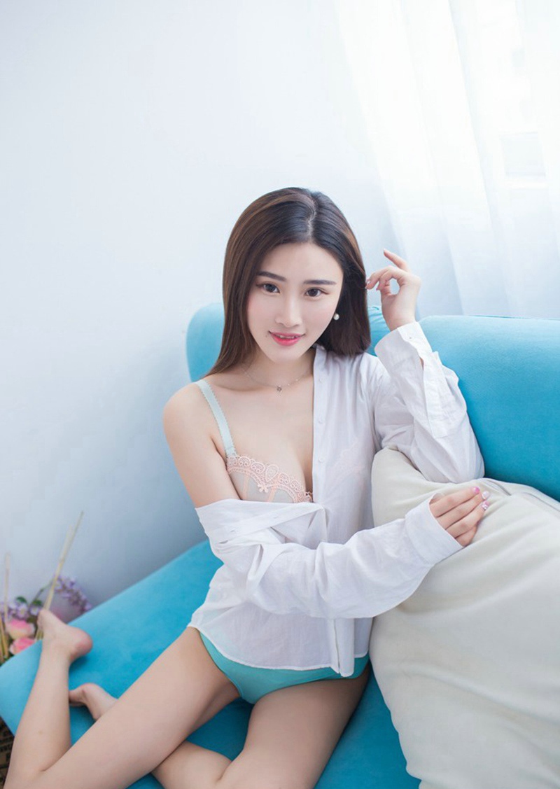 清新美女水灵秀气天生丽质比基尼诱惑写真