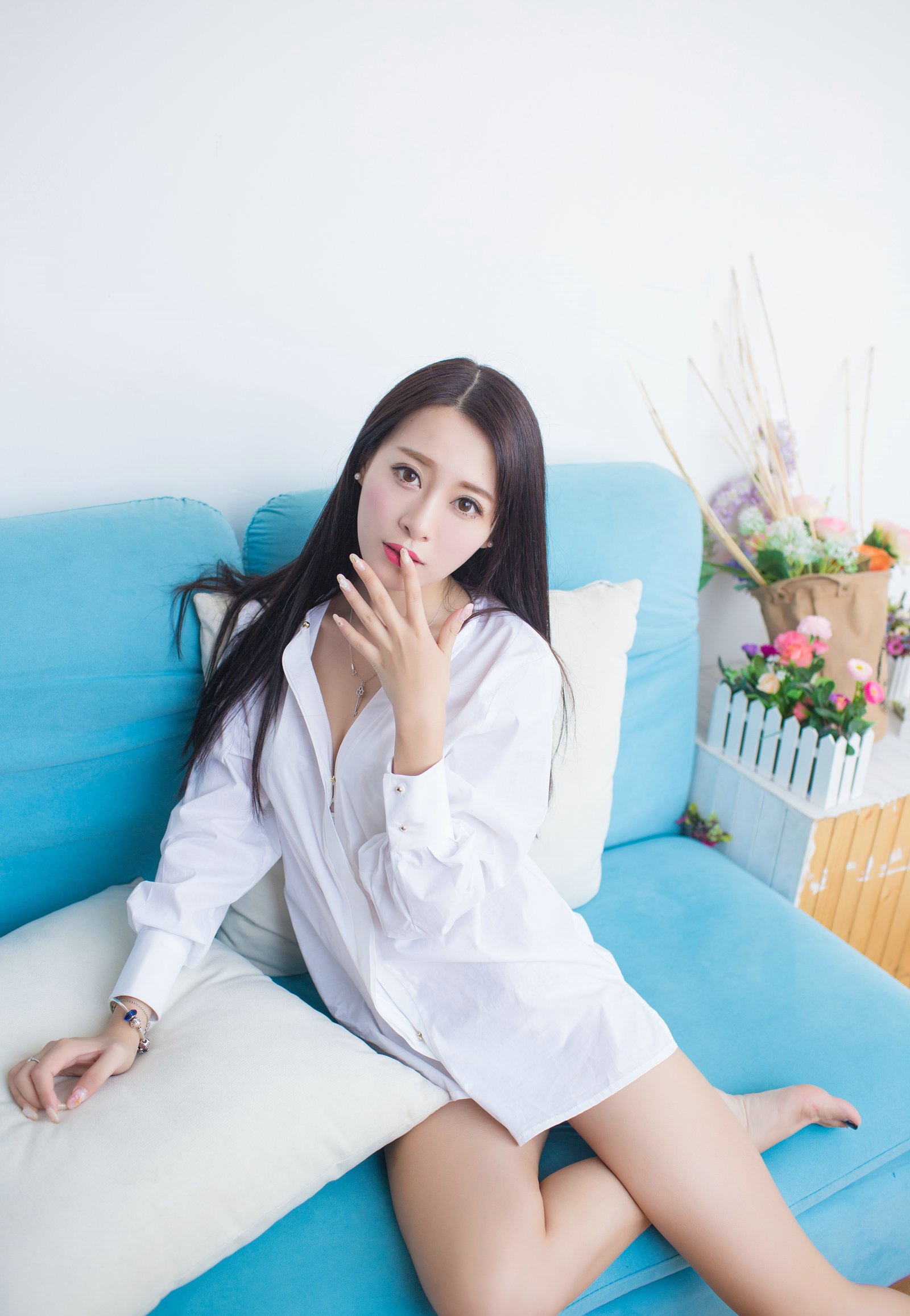 私房美女王曼妮私房睡衣写真酥胸诱人