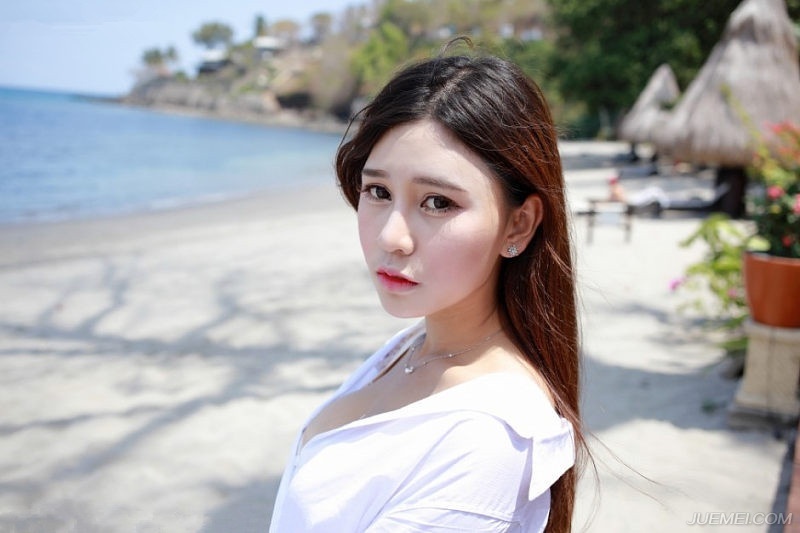 气质女神马尔代夫的迷人假期丰满靓丽阳光写真