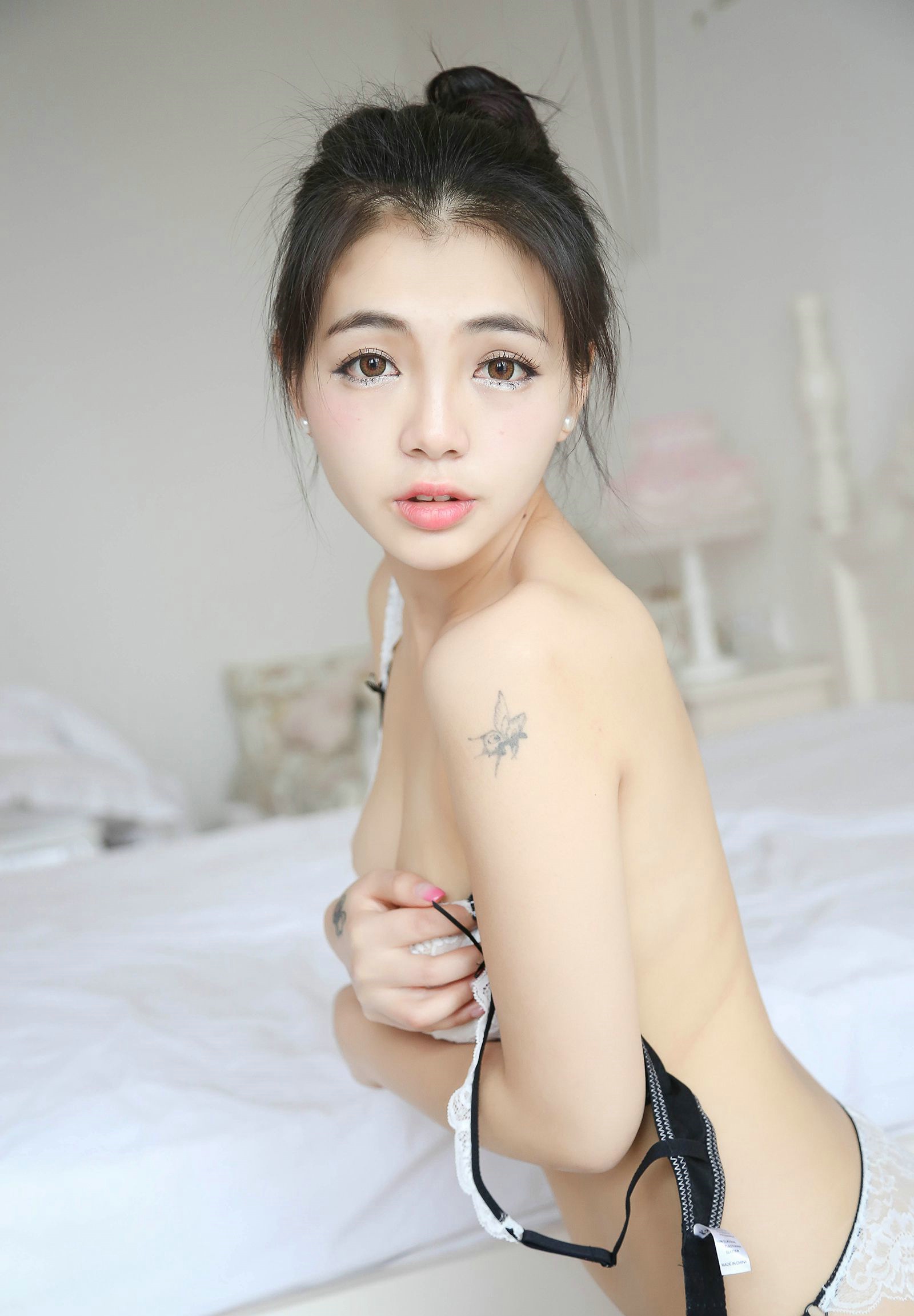 性感美女BOSS-YOYO私房内衣白嫩迷人写真