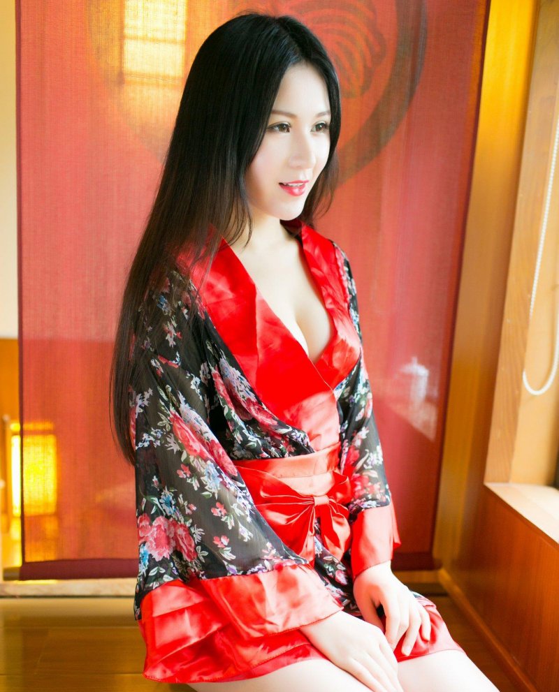 性感萌妹唐雨辰TYC娇俏甜美温泉旅拍写真