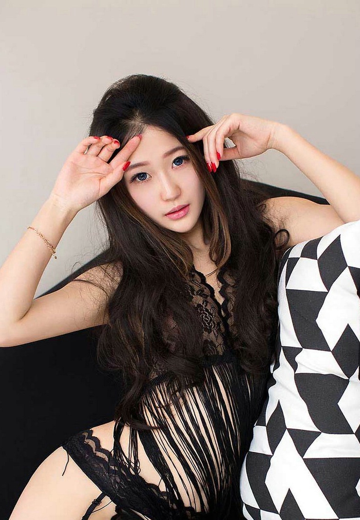 爱尤物靳宝性感美女S身材情趣写真