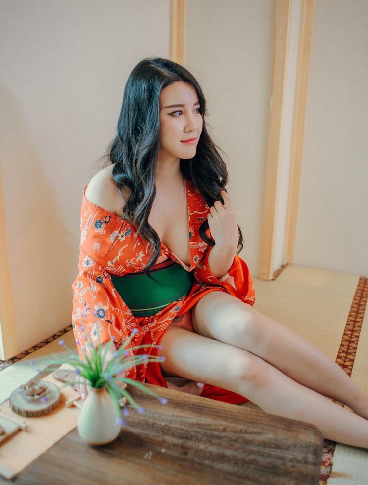 开胸和服御姐sukki性感巨乳迷人写真