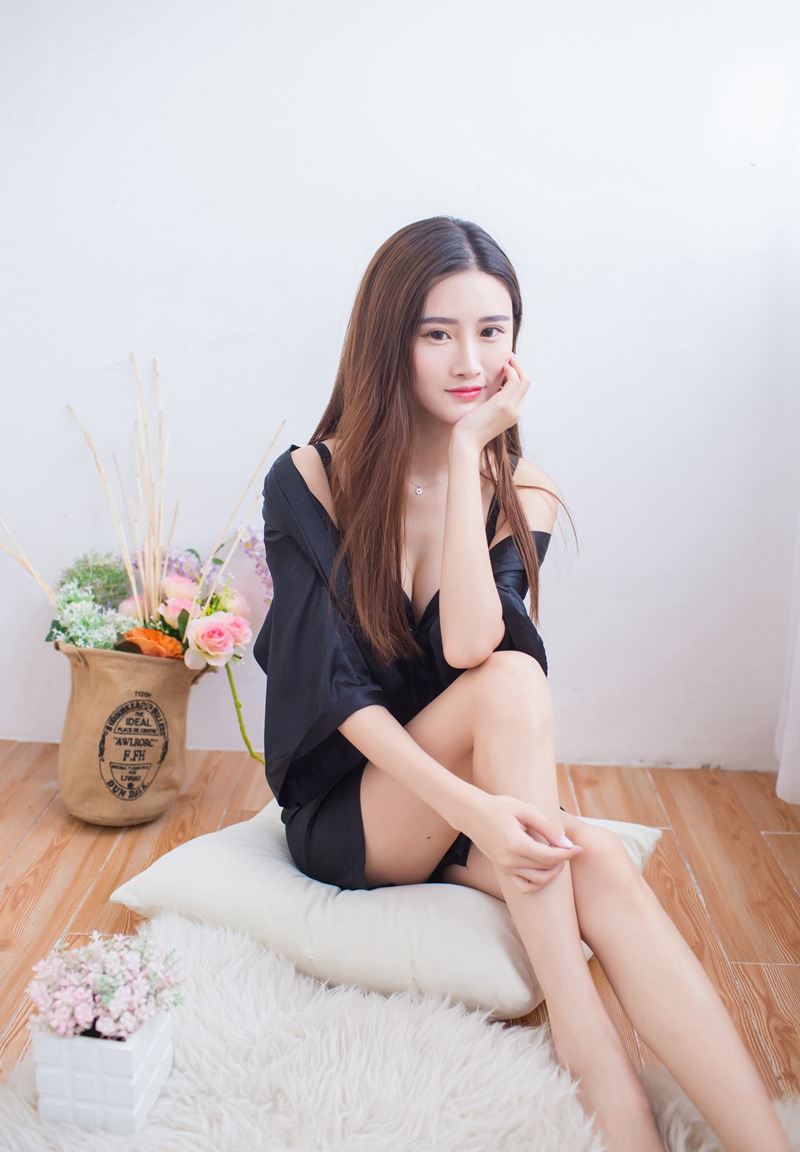 丰满女神格格污巫人美气质酥胸香肩美艳绝伦