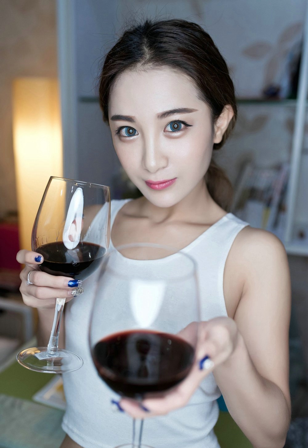 90后嫩妹子梁莹Sugar性感私房照图片