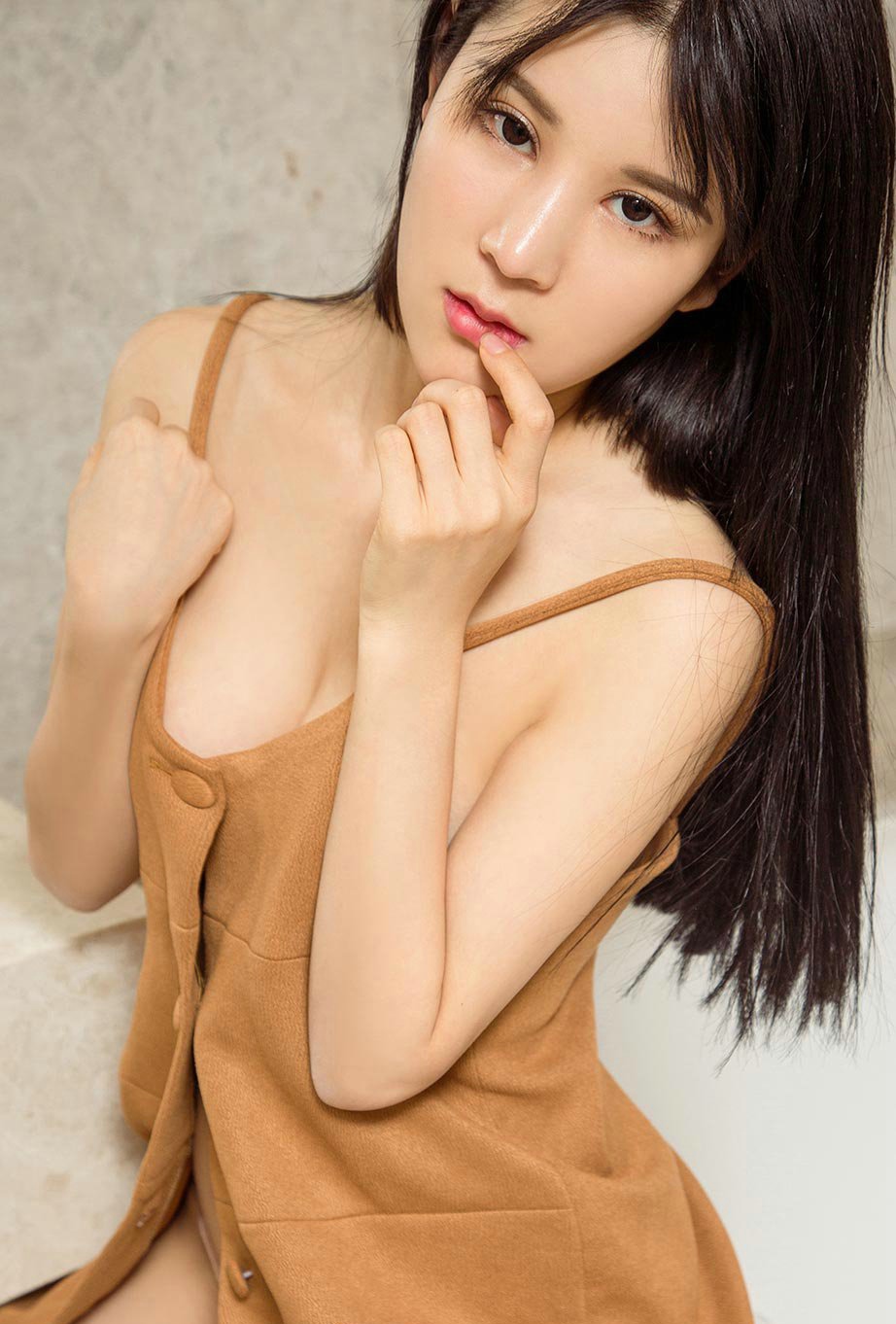 90后美女模特陈琪性感诱惑写真