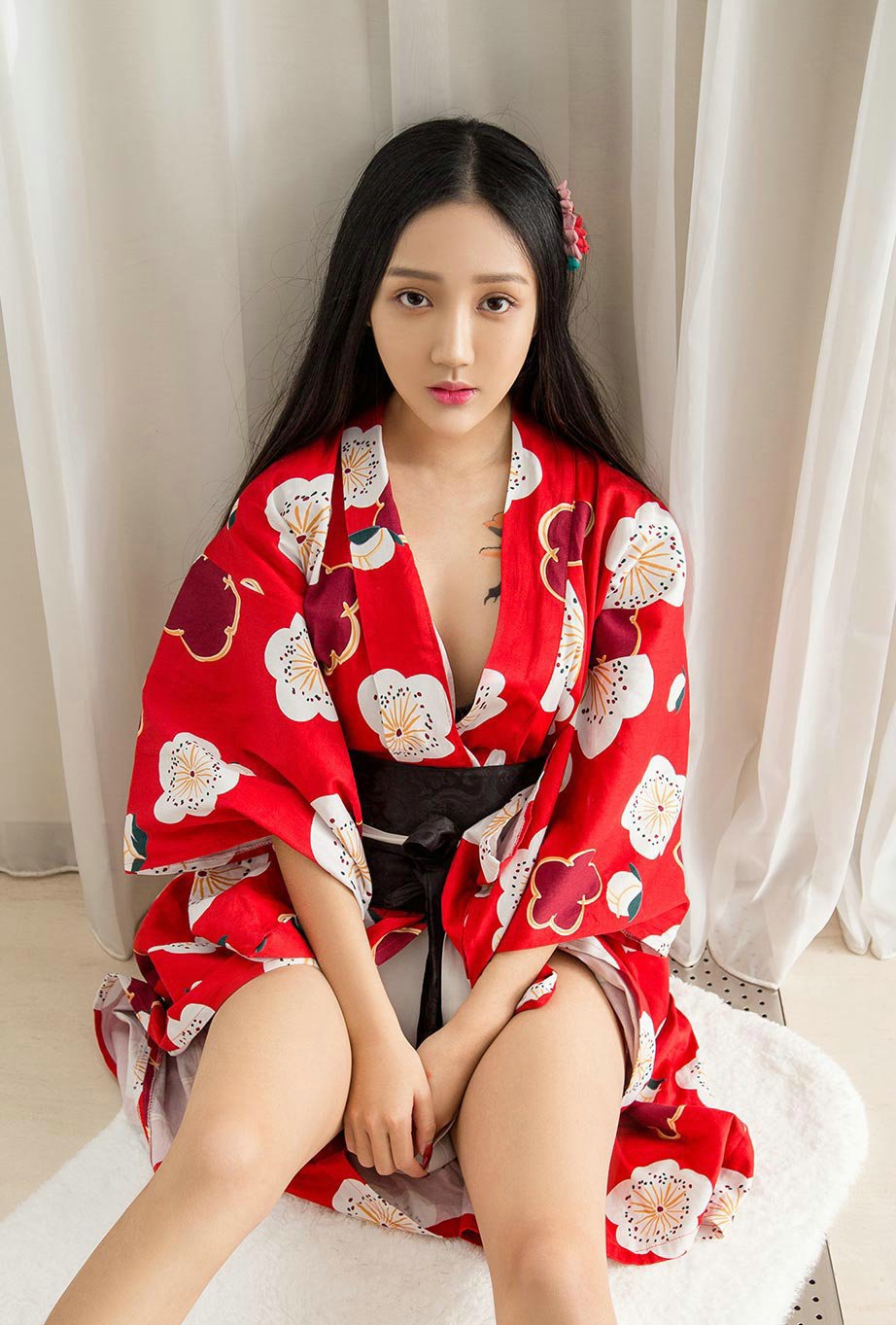 极品美女模特唐璐性感美乳私房照图片写真