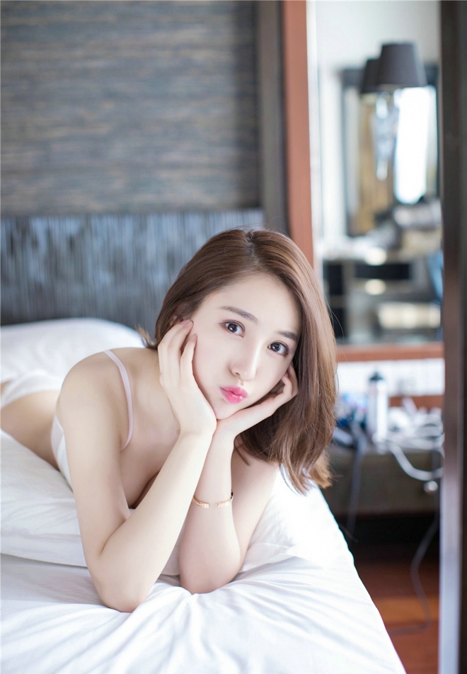 性感白皙清纯气质美女美乳娇嫩诱惑撩人私房写真