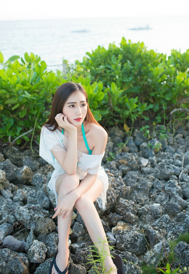 性感娇嫩清纯美女浴室比基尼妖娆诱惑撩人写真