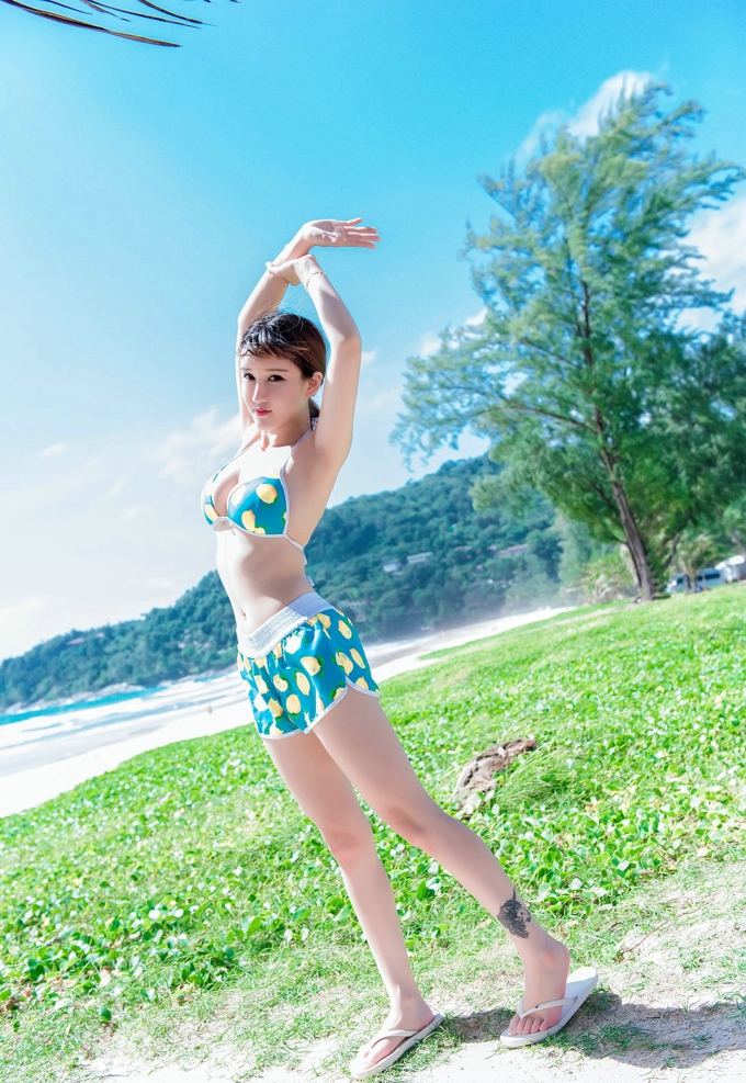 嫩模K8傲娇萌萌Vivian普吉岛旅拍湿身透视秀豪乳诱惑写真
