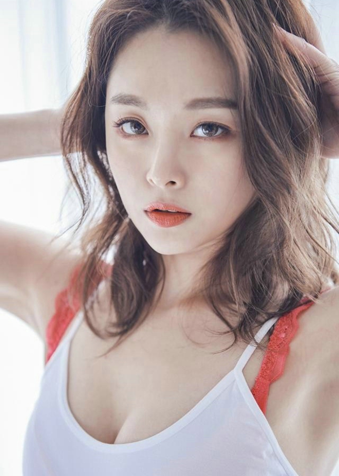 性感纯洁嫩模白里透红唯美诱人娇嫩妩媚写真