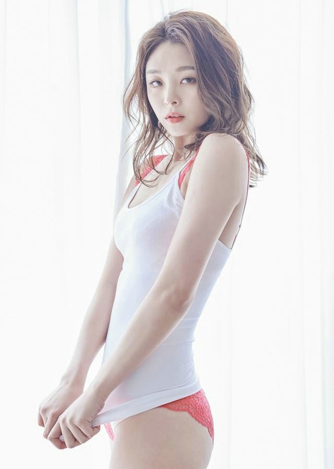 性感纯洁嫩模白里透红唯美诱人娇嫩妩媚写真