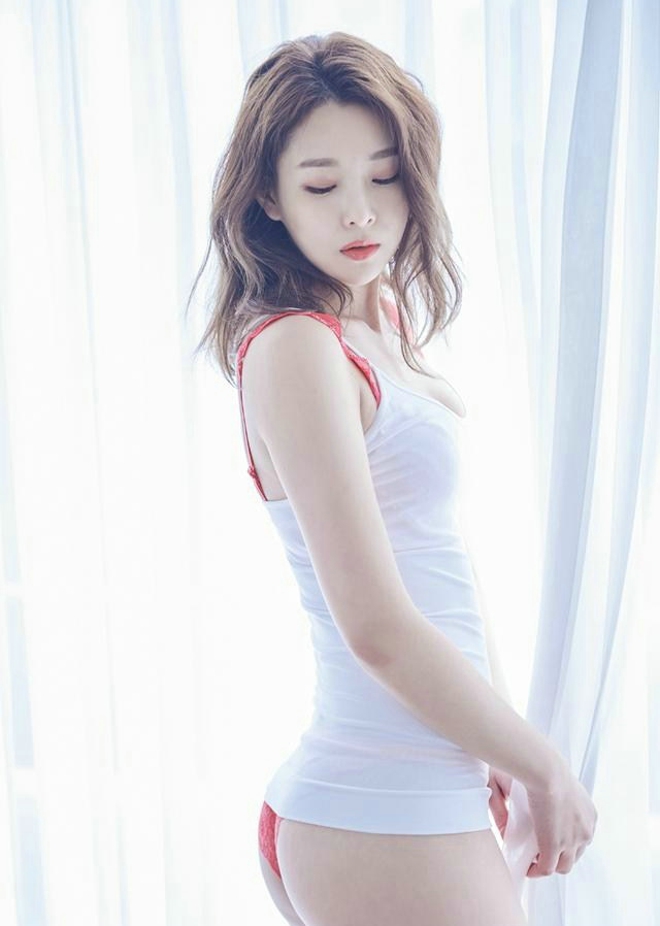 性感纯洁嫩模白里透红唯美诱人娇嫩妩媚写真
