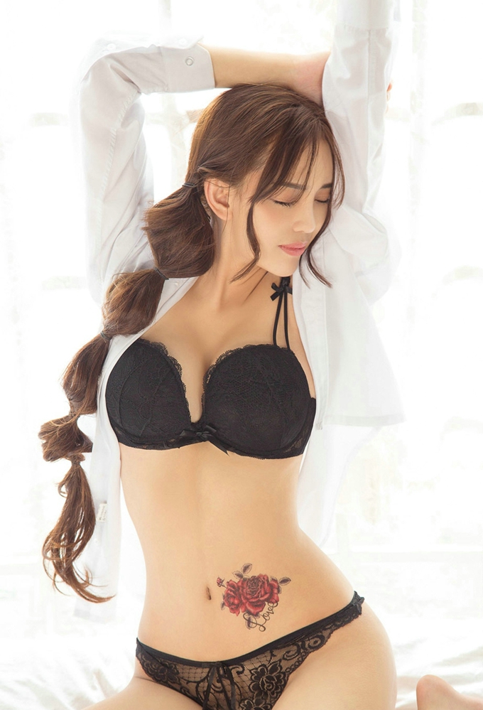 嫩模郭梓彤性感内衣巨乳翘臀气质私房完美身材写真