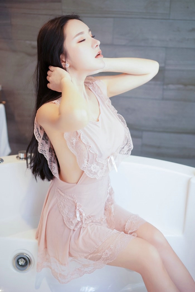性感娇艳一代御姐周于希爆乳娇媚诱惑妖娆私房写真