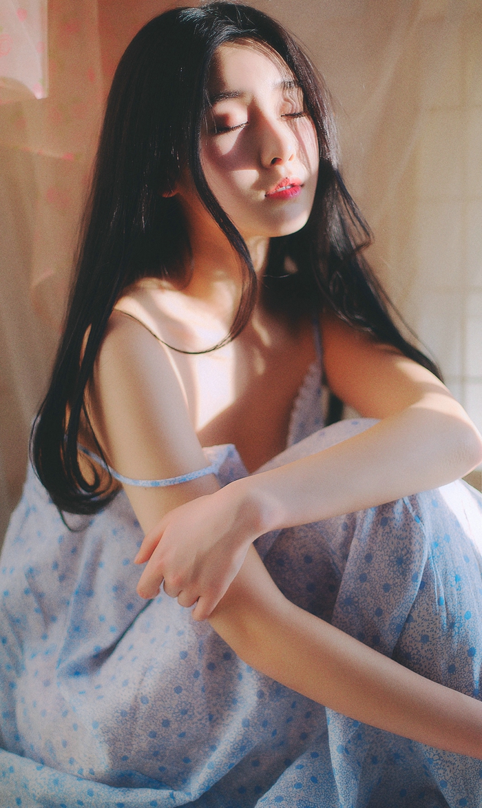 清纯美人私房睡衣照迷惑撩人写真