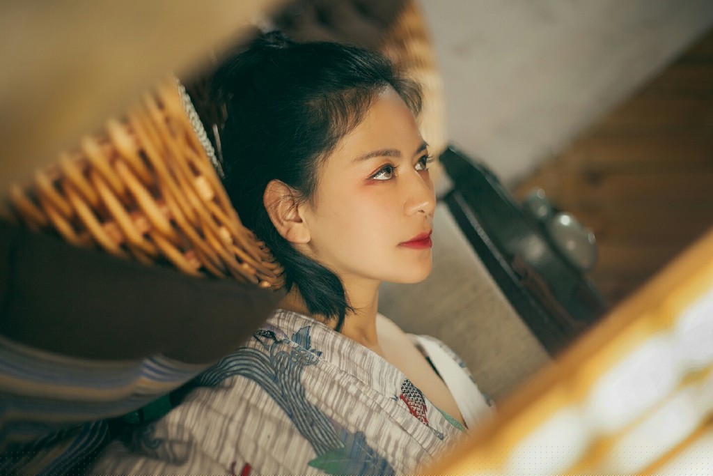 性感古装美女小露香肩微乳风韵诱惑十足