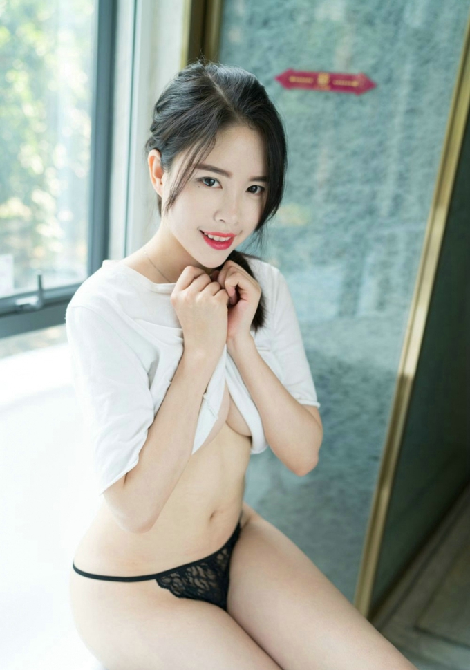 丰满美女莉尔性感私房美胸诱人气质妖娆妩媚蕾丝内裤翘臀写真