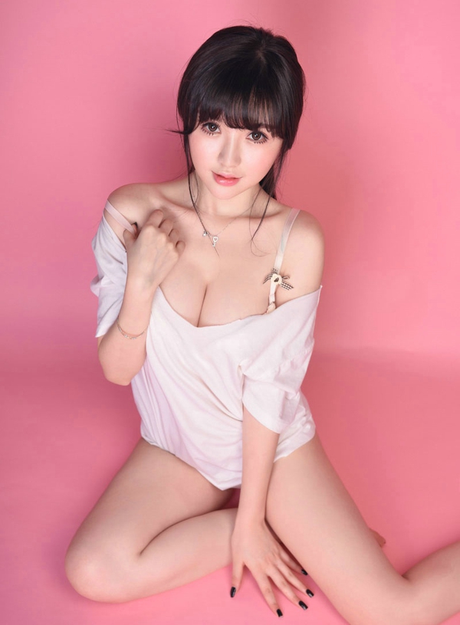 小清新美女丰满大奶销魂诱惑撩人写真